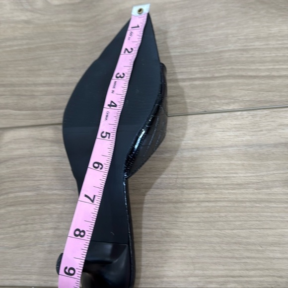 Pointed Toe Black Croc-Patterned Heels - Picture 8 of 8